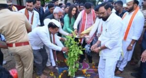 मुख्यमंत्री देवेंद्र फडणवीस यांच्या हस्ते महाराष्ट्र प्रदूषण नियंत्रण मंडळ, पर्यावरणीय व वातावरणीय बदल विभागातर्फे आयोजित ‘पर्यावरणाची वारी पंढरीच्या दारी’ उपक्रमाचा समारोप झाला
