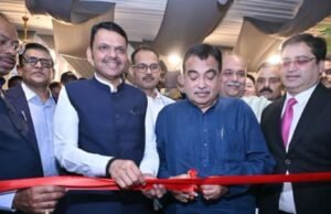 मुख्यमंत्री देवेंद्र फडणवीस यांच्या हस्ते न्यू एरा हॉस्पिटलचे उद्घाटन झाले. यावेळी केंद्रीय रस्ते वाहतूक मंत्री नितीन गडकरी