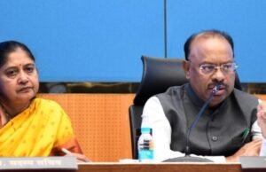 सुविधांची पडताळणी होईपर्यंत फ्लॅटसची नोंदणी स्थगित – पालकमंत्री चंद्रशेखर बावनकुळे