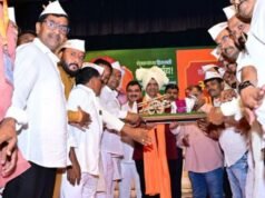 राज्यातील शेतकऱ्यांना दोन लाख रुपयांपर्यंतची कर्जमुक्ती दिल्याबद्दल शेतकऱ्यांच्या वतीने