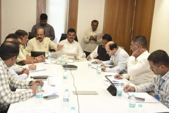 बियाणे तपासणीच्या उत्तरदायित्वाच्या कार्यपद्धतीत बदल करून नवीन मानक कार्यपद्धती निश्चित करण्यासाठी कृषिमंत्री दत्तात्रय भरणे यांच्या अध्यक्षतेखाली मंत्रालयात बैठक आयोजित करण्यात