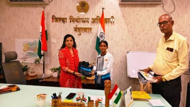 Nandurbar's Bhavya Gawali selected for Asian Junior Jump Rope Championship; felicitated by the District Collector.