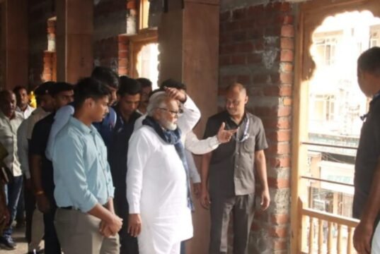 भिडेवाडा राष्ट्रीय स्मारकाला अन्न, नागरी पुरवठा व ग्राहक संरक्षण मंत्री छगन भुजबळ यांची भेट