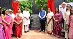 मुख्यमंत्री देवेंद्र फडणवीस यांचे हस्ते काळा घोडा आर्ट एवेन्यू सौंदर्यीकरण कामांचे लोकार्पण काळा घोडा प्लाझा, बी. भरूचा मार्ग येथे आयोजित कार्यक्रमात करण्यात आले