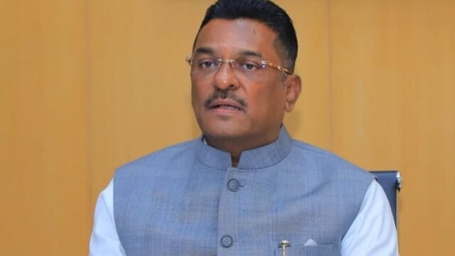 प्राथमिक आरोग्य केंद्र राजबर्डी येथे जिल्हाधिकाऱ्यांची पाहणी; आरोग्य सेवांचा घेतला सविस्तर आढावा