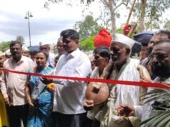 फलटण येथे पालखी सोहळ्यात ‘संवाद वारी’ प्रदर्शनास वारकऱ्यांचा प्रतिसाद