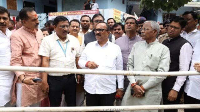 Guardian Minister Atul Save inspects the Vishnupuri flyover.