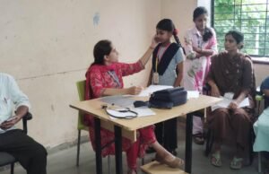 खडकी आश्रम शाळेत आरोग्य तपासणी शिबिर