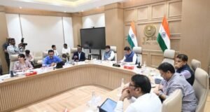 मुख्यमंत्री देवेंद्र फडणवीस यांच्या अध्यक्षतेखाली वर्षा निवासस्थान येथे आयोजित बैठकीत उद्योग विभागाच्या विविध धोरणांच्या आढावा घेण्यात आला