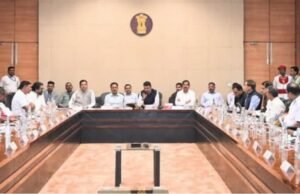 मुख्यमंत्री देवेंद्र फडणवीस यांच्या अध्यक्षतेखाली पालघर जिल्ह्यातील अतिवृष्टीमुळे झालेल्या नुकसानीचा आढावा मंत्रालय येथे घेण्यात आला