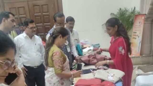 Minister of State for Urban Development Madhuri Misal visits the textile exhibition.