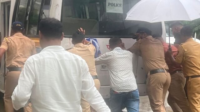 Police vehicle 'shaken' in highly sensitive places like Mantralaya; Home Department's mismanagement exposed, 8 to 10 police personnel shook it | Surak due to supply of scrap vehicles