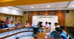 आपले सरकार पोर्टलवरील प्रलंबित तक्रारींचा जिल्हाधिकारी डॉ.मित्ताली सेठी यांनी घेतला आढावा