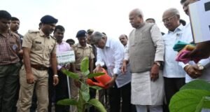 पुराचे पाणी दुष्काळी तालुक्यांकडे वळवा; धरणांतील विसर्गाचे नियोजन करा – पालकमंत्री शंभूराज देसाई