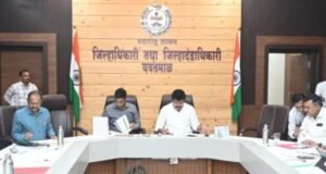 महात्मा ज्योतिबा फुले नाट्यगृहाच्या कामांचा पालकमंत्र्यांकडून आढावा
