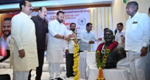 मध्यवर्ती सहकारी बँकेच्या माध्यमातून शेतकरी आर्थिकदृष्ट्या सक्षम झाला पाहिजे – पालकमंत्री जयकुमार गोरे