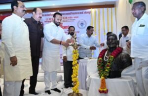मध्यवर्ती सहकारी बँकेच्या माध्यमातून शेतकरी आर्थिकदृष्ट्या सक्षम झाला पाहिजे – पालकमंत्री जयकुमार गोरे