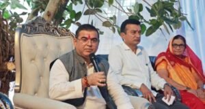 अक्कलकोस गावातील विकासाचा अनुशेष भरून काढणार: पालकमंत्री जयकुमार रावल