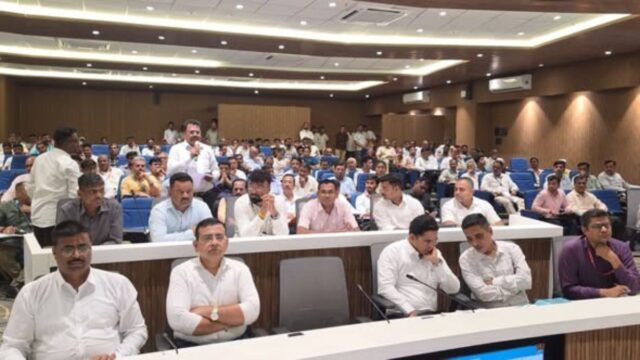 Complete incomplete development works in Nandurbar district by the end of October – Guardian Minister Hasan Mushrif