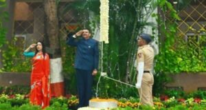 मुख्यमंत्र्यांच्या ‘वर्षा’ निवासस्थानी तिरंगा डौलाने फडकला
