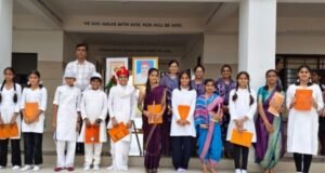एस. ए. मिशन इंग्लिश मीडियम हायस्कूलमध्ये लोकशाहीर अण्णाभाऊ साठे जयंती व लोकमान्य टिळक पुण्यतिथी उत्साहात साजरी