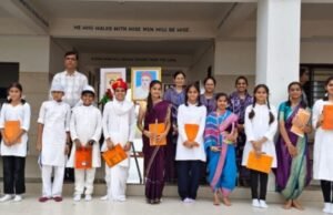 एस. ए. मिशन इंग्लिश मीडियम हायस्कूलमध्ये लोकशाहीर अण्णाभाऊ साठे जयंती व लोकमान्य टिळक पुण्यतिथी उत्साहात साजरी