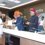 मंत्री गिरीश महाजन यांच्या हस्ते अनुकंपाधारकांना नियुक्तीपत्र प्रदान