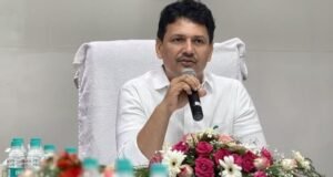आरोग्यमंत्री प्रकाश आबिटकर हे १५ ऑगस्ट रोजी दुपारी १.३० वाजता राज्यभरातील विविध आरोग्य समित्यांच्या अशासकीय सदस्यांशी थेट ऑनलाइन जनसंवाद साधणार आहेत