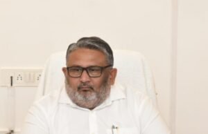 कामगारांना कायमस्वरूपी सेवेत सामावून घेण्याची प्रक्रिया प्राधान्याने पूर्ण करावी – मंत्री ॲड. आकाश फुंडकर
