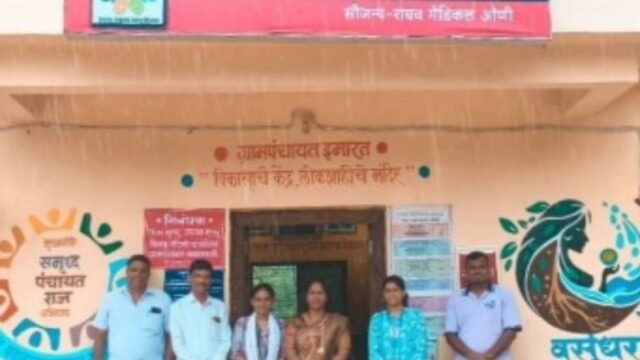 Mrs. Nandini Kadam, Chairperson of the Rajapur Panchayat Samiti, pays a goodwill visit to Kalsavali Gram Panchayat.