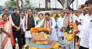 चिमूर क्रांती दिनानिमित्त मंत्री अशोक वुईके यांच्याकडून अभिवादन