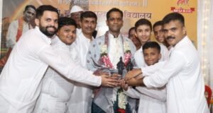 श्री म्युझिक पखवाज विद्यालयातर्फे घाटकोपर येथे गुरुवंदना कार्यक्रम संपन्न