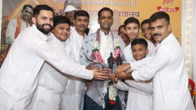 'Guruvandana' program organized by Shree Music Pakhawaj Vidyalaya concludes in Ghatkopar.