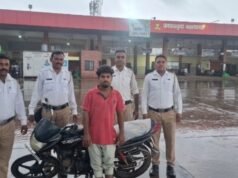 धोकादायक स्टंटबाजी करणाऱ्या दुचाकीस्वारावर अक्कलकुवा पोलिसांकडून गुन्हा दाखल