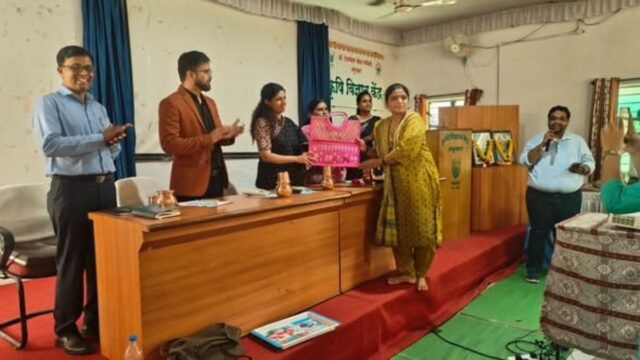 An effort to strengthen sports culture in schools through sports training for teachers.
