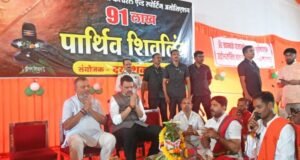 पार्थिव शिवलिंग निर्मिती सोहळ्यास मुख्यमंत्री देवेंद्र फडणवीस यांची भेट
