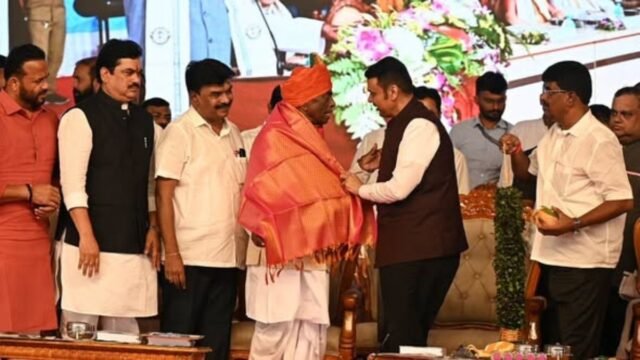 Veteran leader Annasaheb Dange is a towering figure—a patriarch—in the social and political spheres of Maharashtra; his robust physique, commanding voice, discipline, and imposing presence are truly admirable.