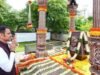राजर्षी छत्रपती शाहू महाराज यांच्या नर्सरीबाग येथील समाधीस्थळी मुख्यमंत्री देवेंद्र फडणवीस यांनी पुष्पहार अर्पण करून दर्शन घेतले