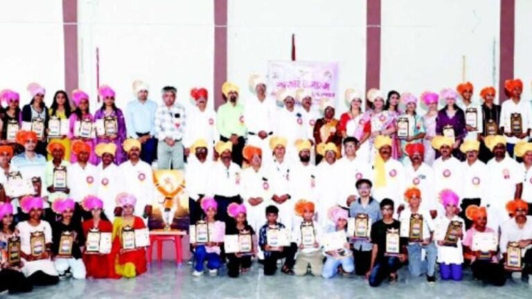 जिल्हा नाभिक समाज हितवर्धक व कर्मचारी संस्थेतर्फे नंदुरबार येथे गुणवंत विद्यार्थी सत्कार आणि विविध