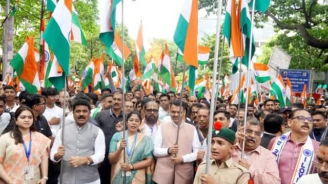 The grand Tricolour rally held on Namdar Gopal Krishna Gokhale Marg under the 'Har Ghar Tiranga' campaign, in the distinguished presence of Chief Minister Devendra Fadnavis, received an enthusiastic response.