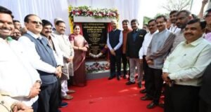 सावित्रीबाई फुले यांच्या विचारांचा जागर; पुणे विद्यापीठात २८ ज्ञानशिल्पांचे लोकार्पण