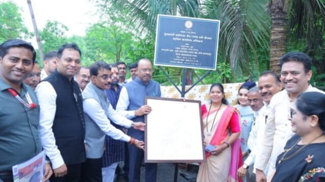 Minister Chandrashekhar Bawankule inspected the farm access road at Mule in Alibag Taluka.