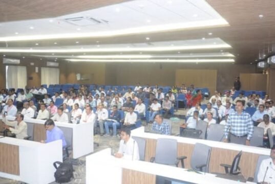 दुर्गम भागातील प्रत्येक पात्र नागरिकापर्यंत आयुष्मान योजनेचा लाभ पोहोचवा ई-केवायसी मोहिमेला गती देण्याचे डॉ. ओमप्रकाश शेटे यांचे निर्देश