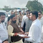 मुंबई-गोवा महामार्गाची पालकमंत्री भरत गोगावले यांच्याकडून पाहणी
