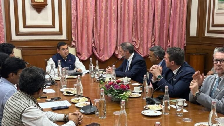 गडचिरोलीत ग्रीन स्टील उद्योगाला चालना; जॉन कॉकरिल इंडियासोबत महत्त्वपूर्ण सामंजस्य करार